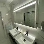 アパートホテル Lh Location 3*