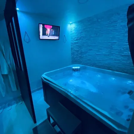 Hotel apartamentowy Lh Location *